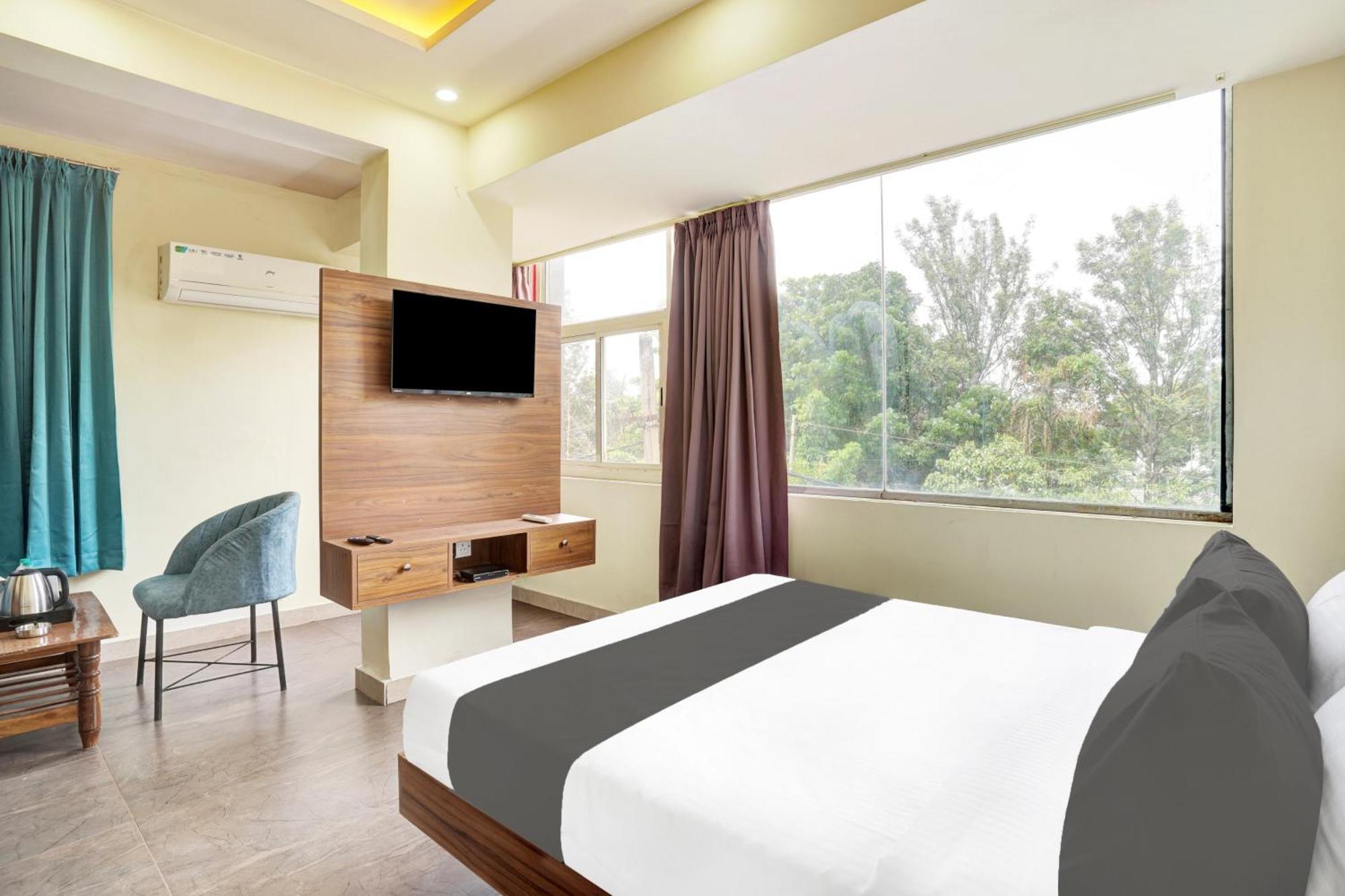 Hotel O Gayathri Metro Deluxe Бангалор Екстериор снимка