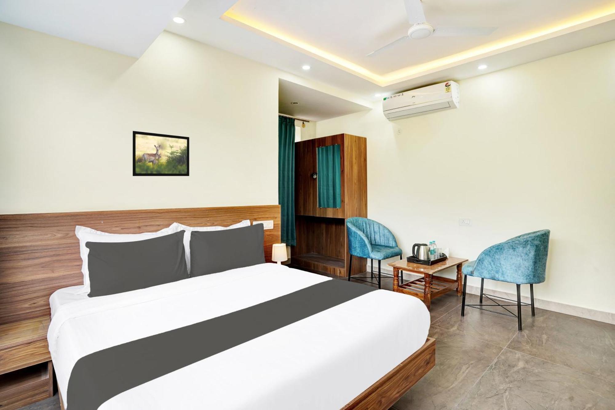 Hotel O Gayathri Metro Deluxe Бангалор Екстериор снимка