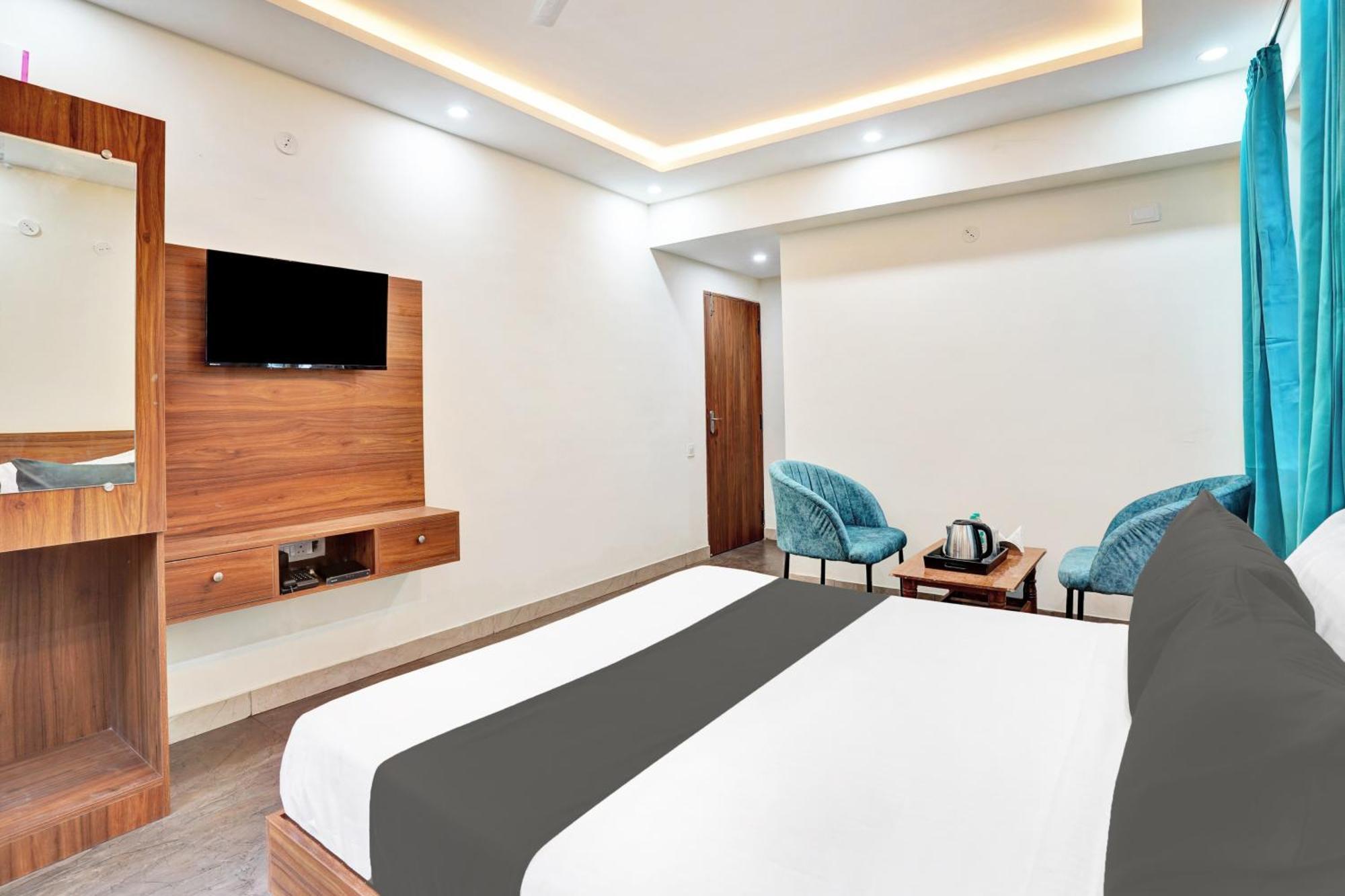 Hotel O Gayathri Metro Deluxe Бангалор Екстериор снимка