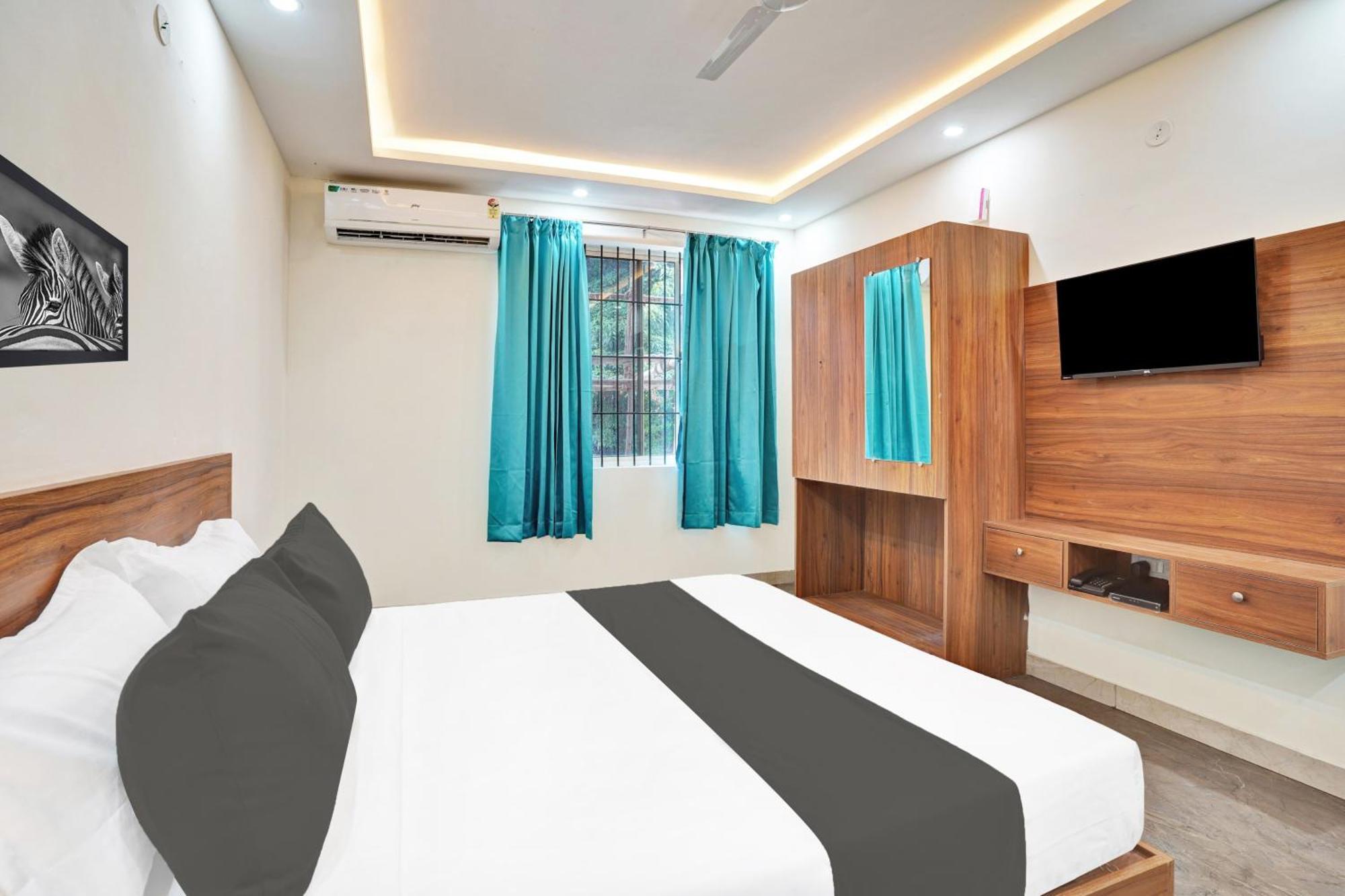 Hotel O Gayathri Metro Deluxe Бангалор Екстериор снимка