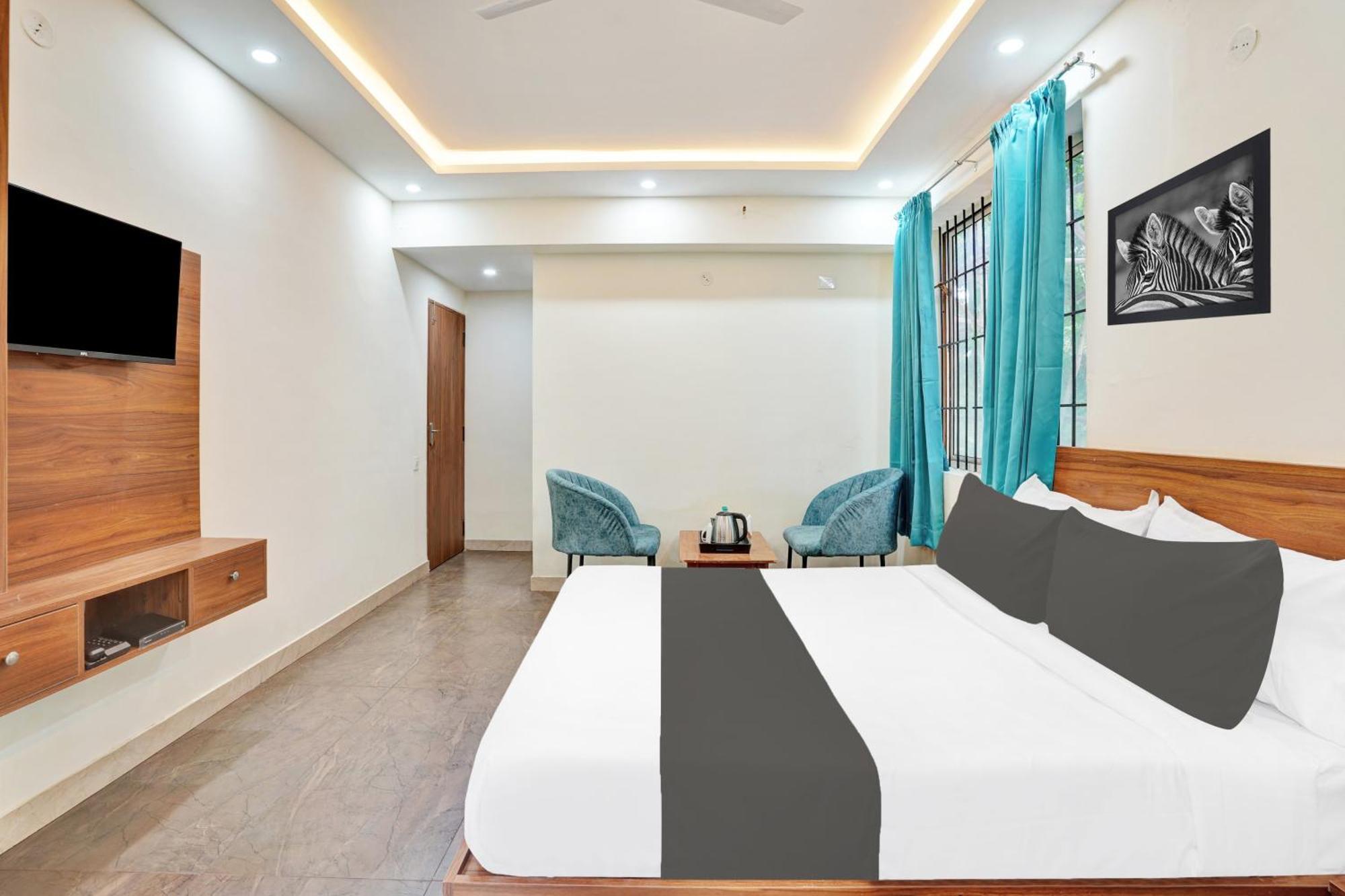 Hotel O Gayathri Metro Deluxe Бангалор Екстериор снимка