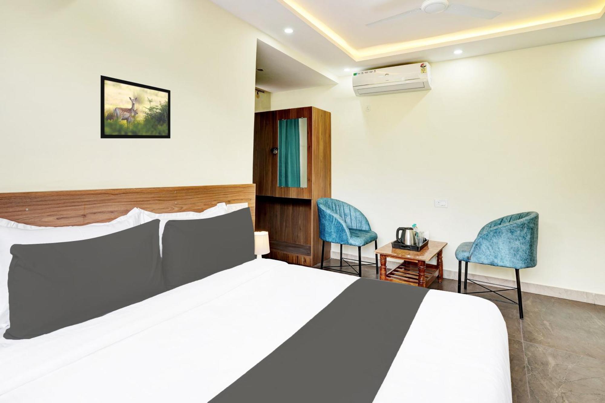 Hotel O Gayathri Metro Deluxe Бангалор Екстериор снимка