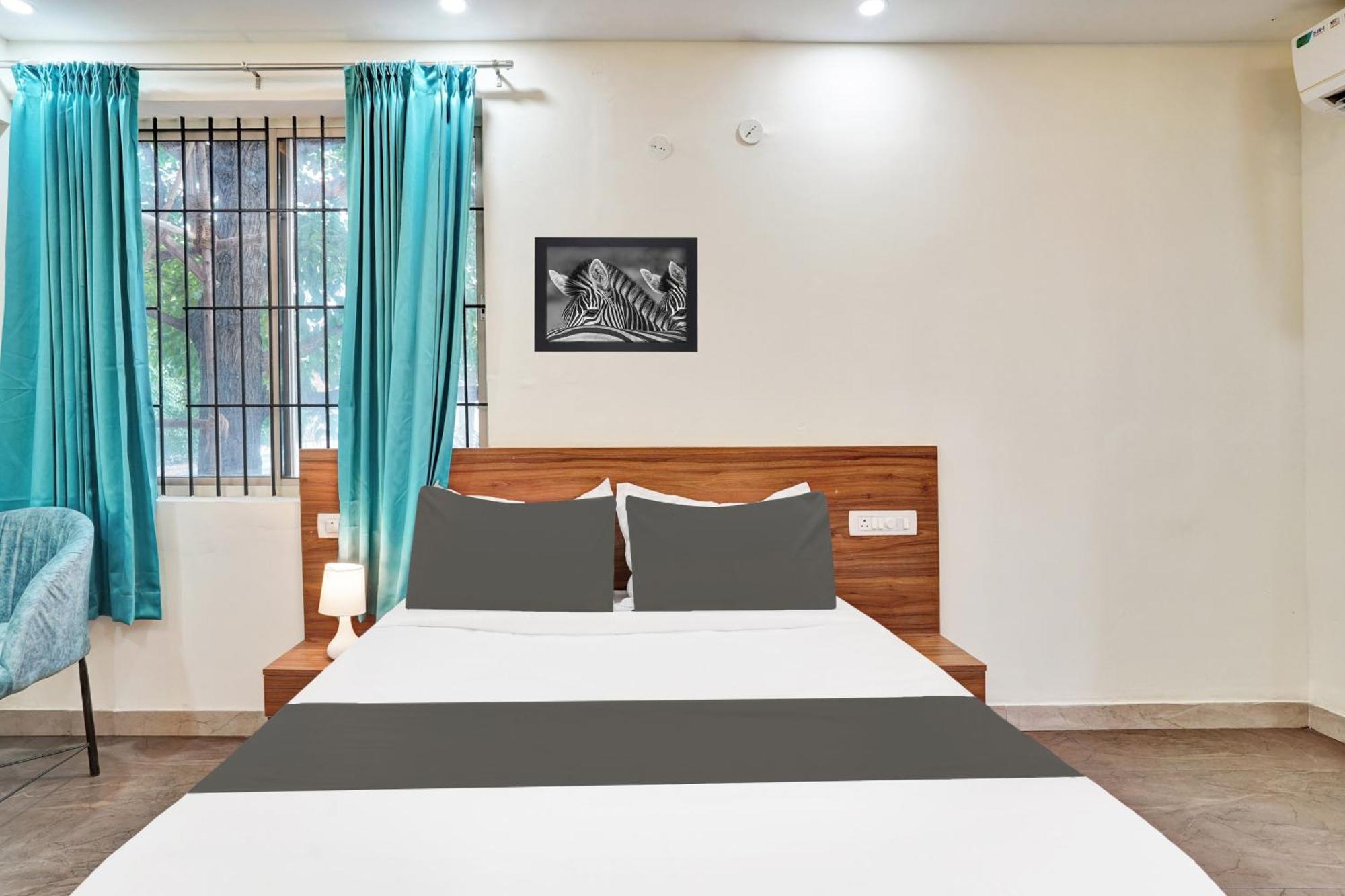 Hotel O Gayathri Metro Deluxe Бангалор Екстериор снимка