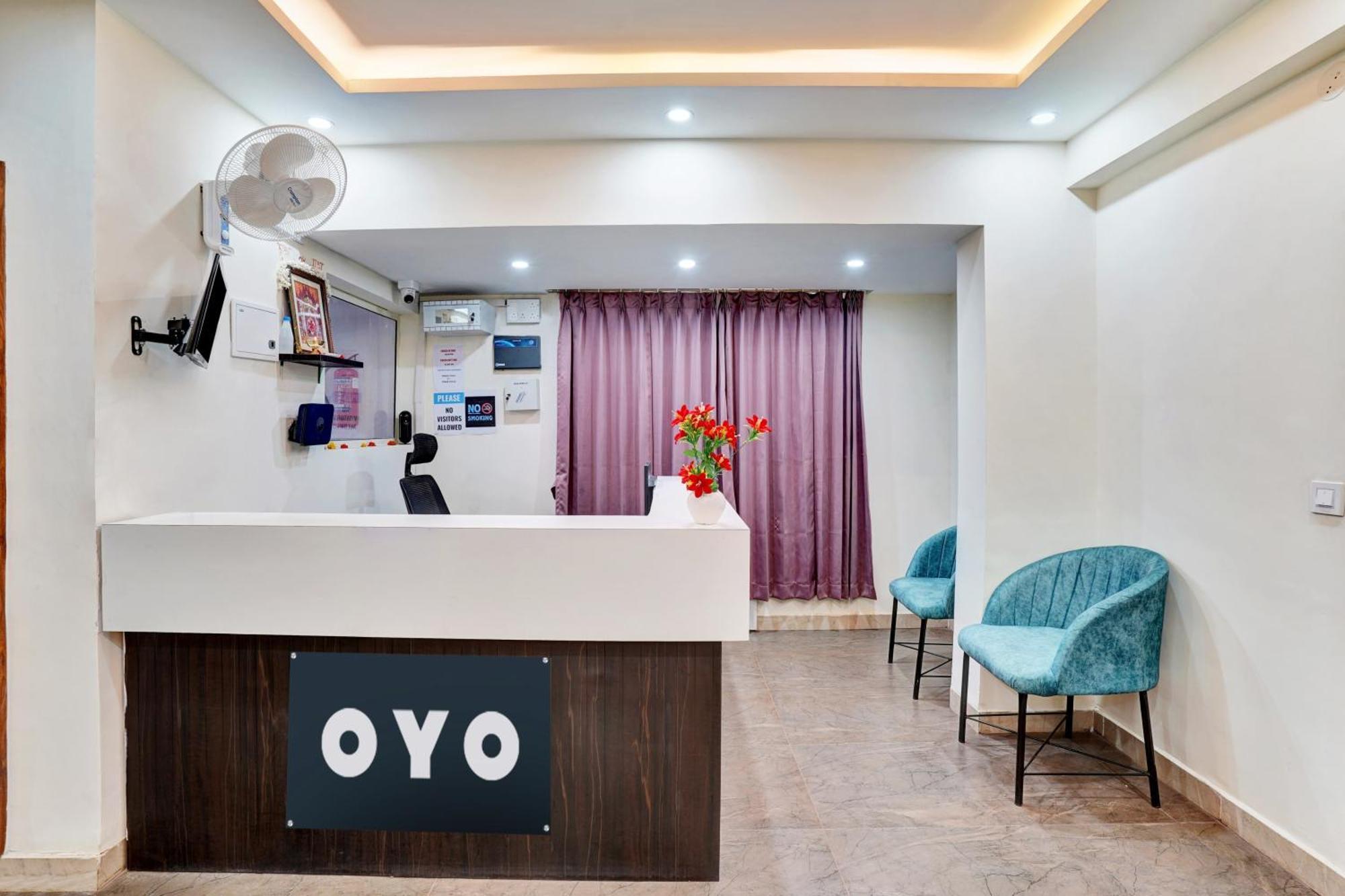 Hotel O Gayathri Metro Deluxe Бангалор Екстериор снимка