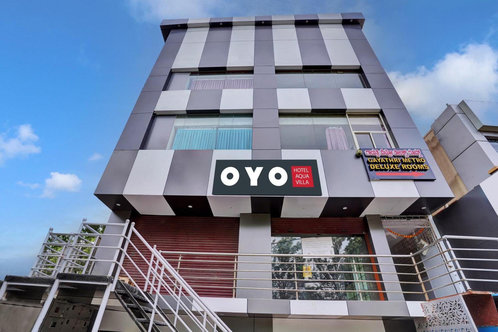 Hotel O Gayathri Metro Deluxe Бангалор Екстериор снимка