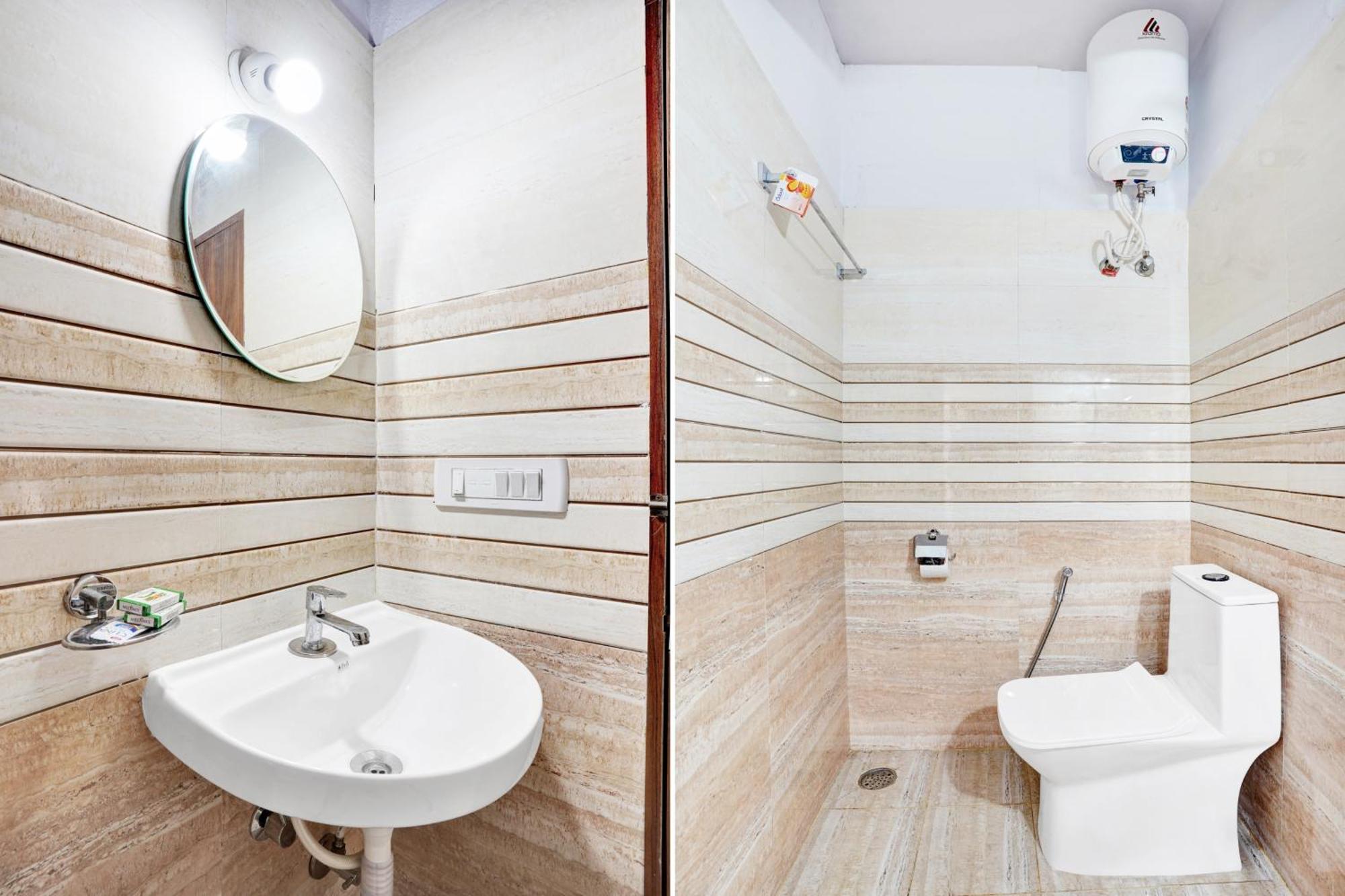 Hotel O Gayathri Metro Deluxe Бангалор Екстериор снимка