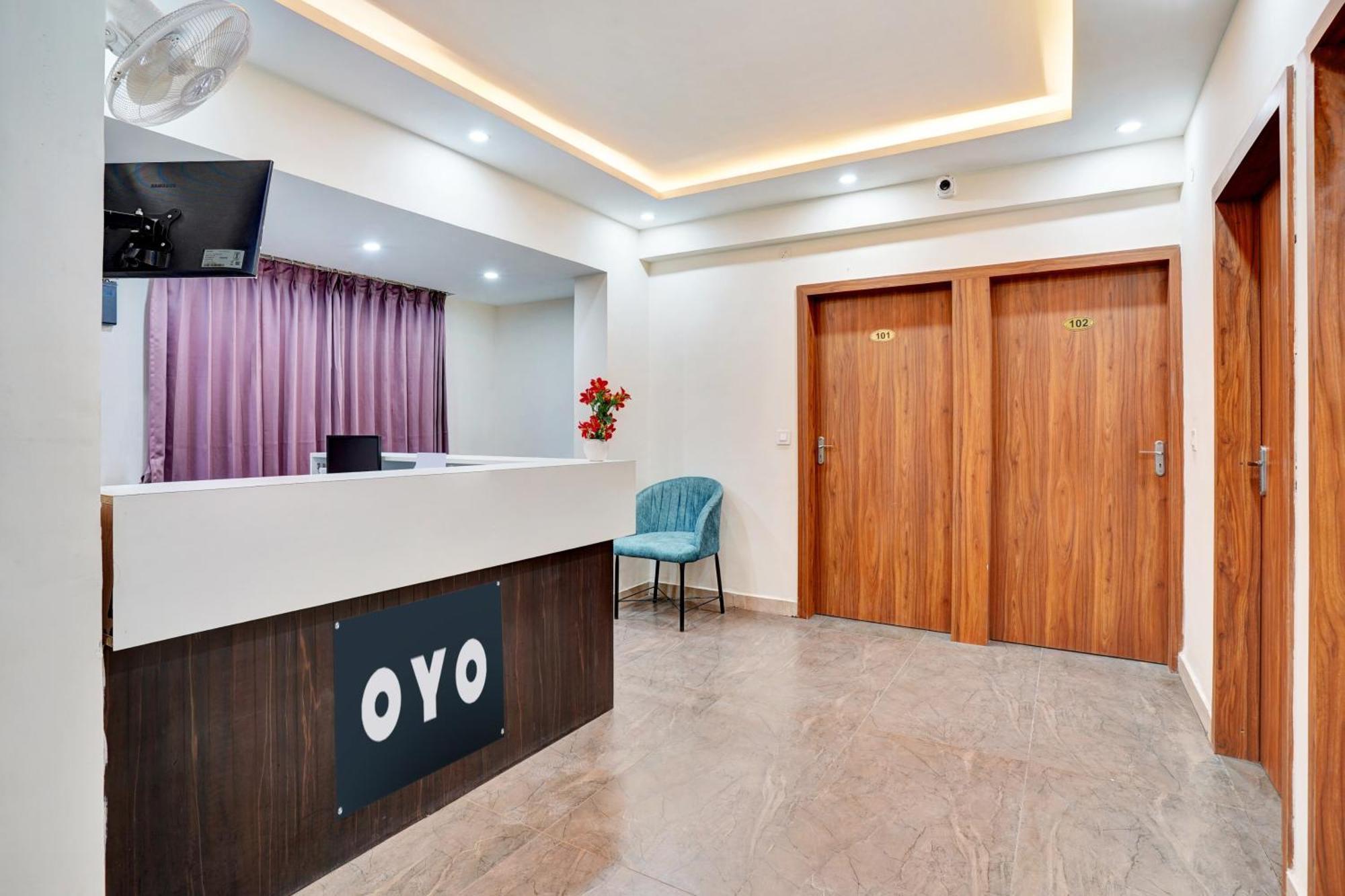 Hotel O Gayathri Metro Deluxe Бангалор Екстериор снимка