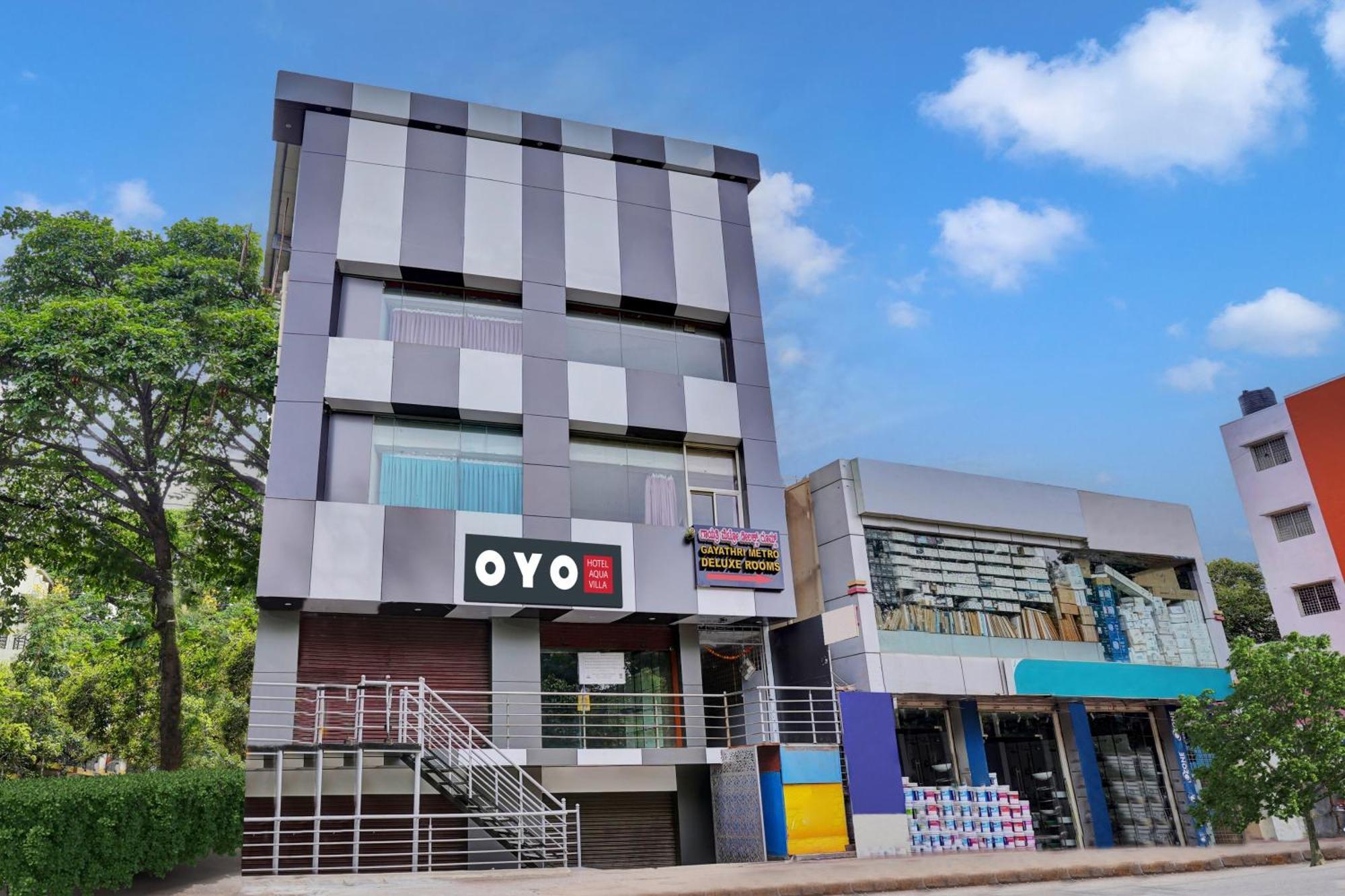 Hotel O Gayathri Metro Deluxe Бангалор Екстериор снимка